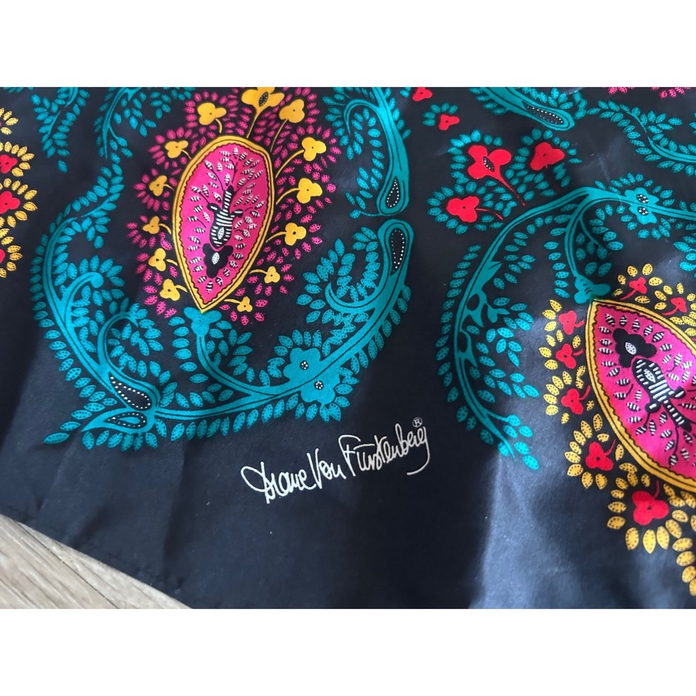Vintage Diane von Furstenberg 100% Silk Square Scarf Paisley 42x42 Artsy Boho - Picture 2 of 9